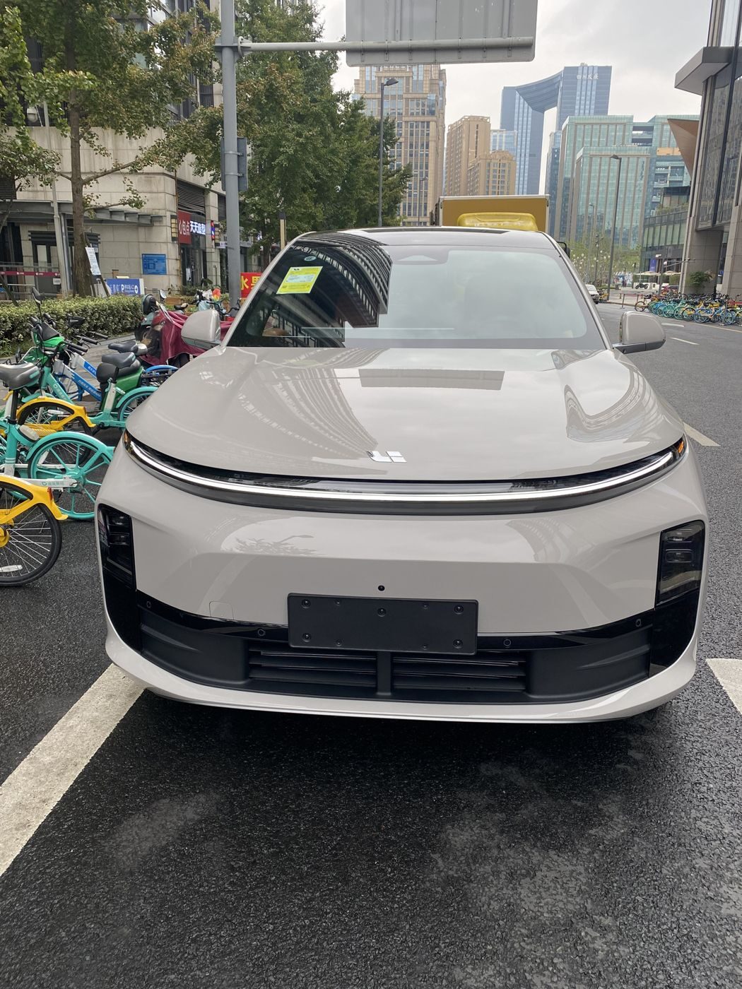 EVO真人 MEGA 高压纯电 MPV